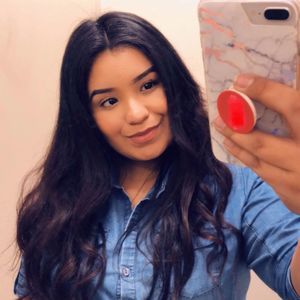 Meet your Posher, Yesenia